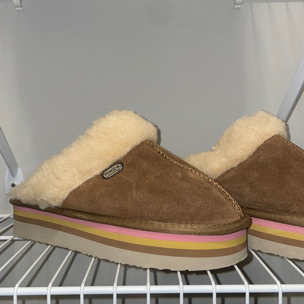 Women bearpaw slippers